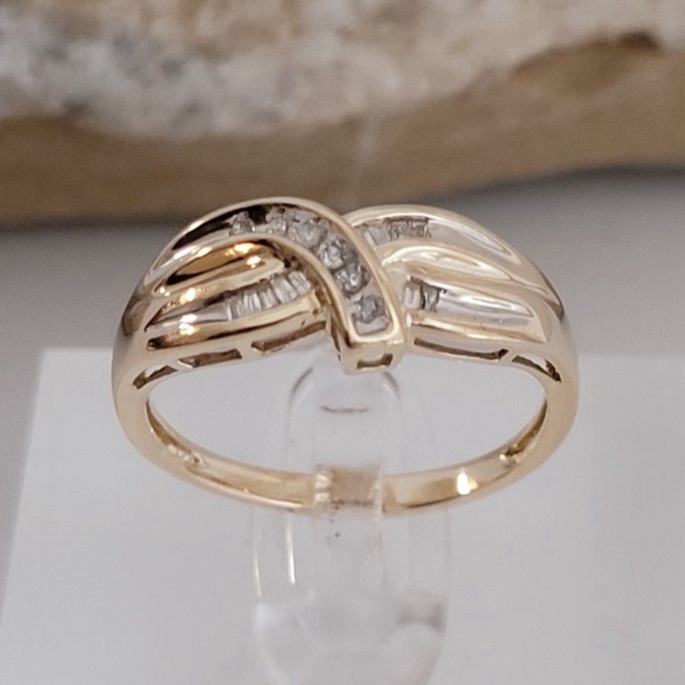 10k Solid Gold Ring Size 7.75 - image 1